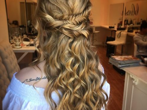 18 Stunning Naturally Curly Hairstyles for Prom You’ll Love