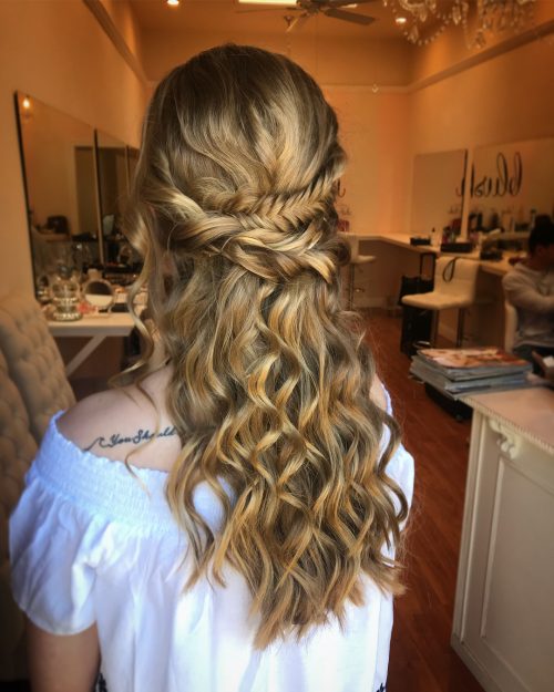 18 Stunning Naturally Curly Hairstyles for Prom You&#8217;ll Love