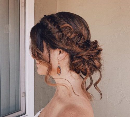 15 Prettiest Halo Braid Hairstyles to Copy