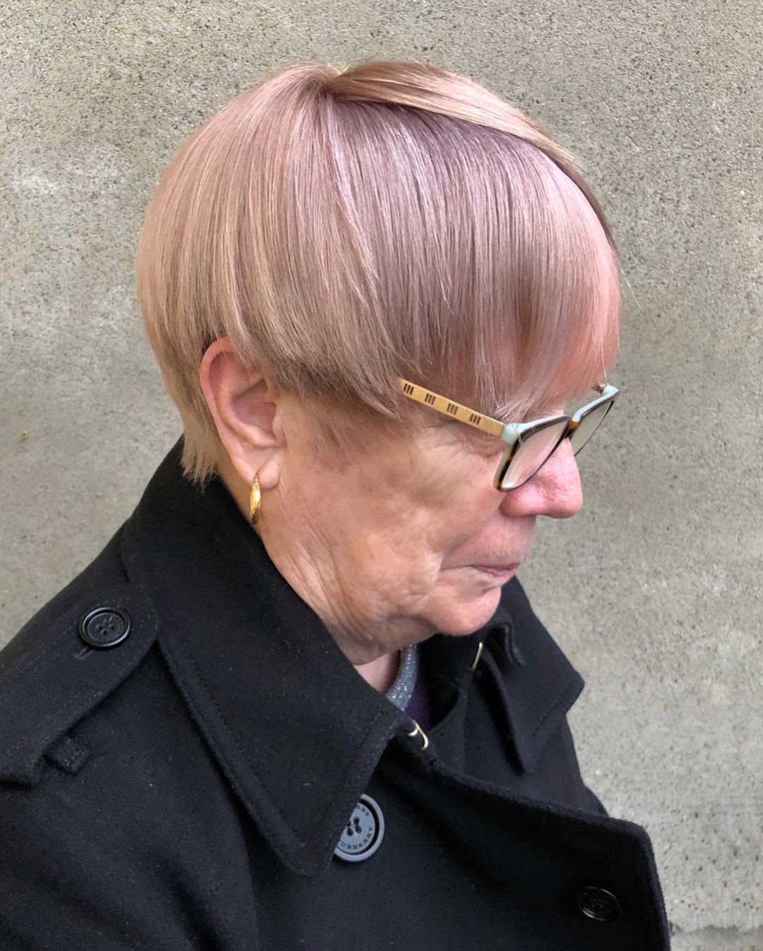 17 Best Short Hairstyles for Women Over 50 With Glasses