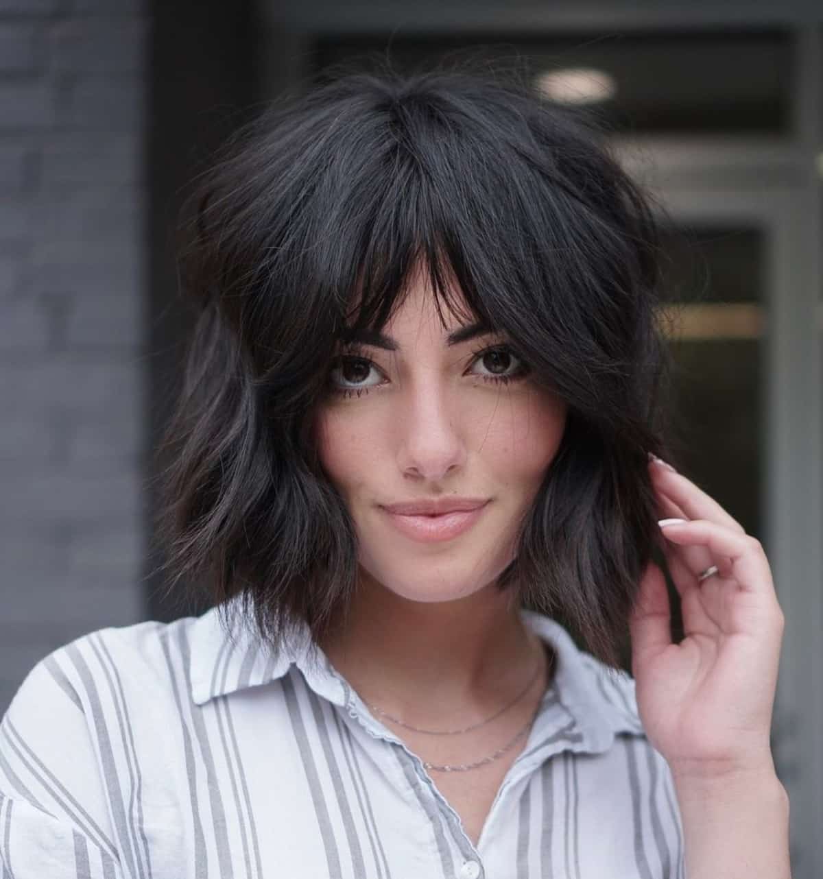 18 Bob with Curtain Bangs Hairstyle Ideas for Modern, Beachy Women