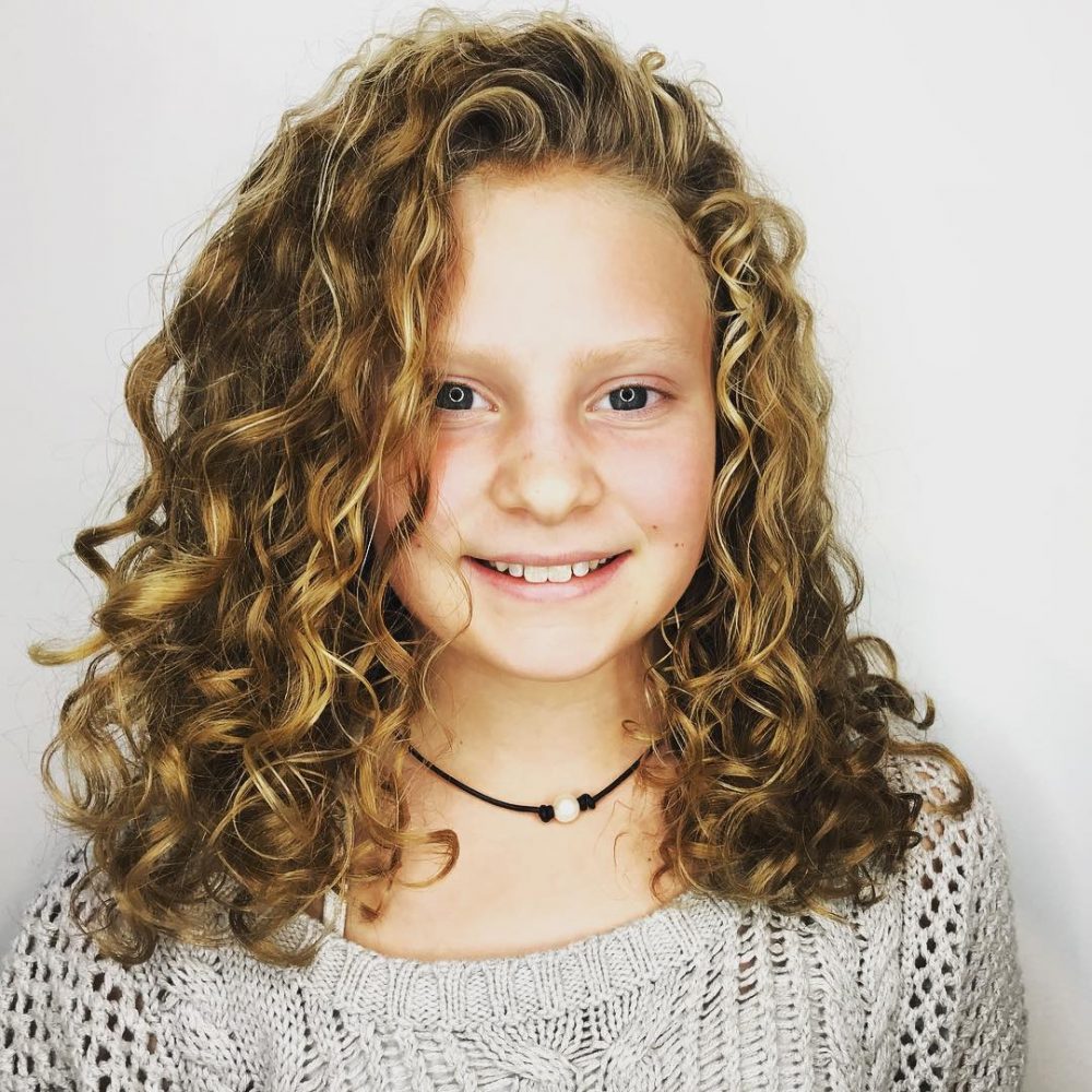 19 Cute & Easy Hairstyles for Curly Hair Girls - PDI-P.COM