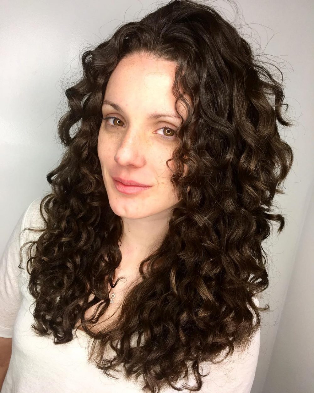 28 Cutest Long Curly Hairstyles