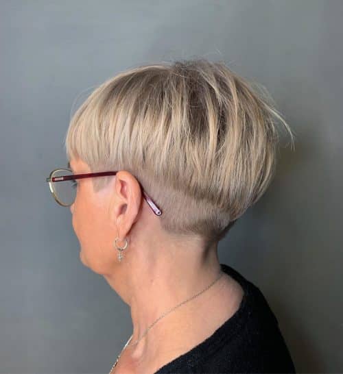17 Best Short Hairstyles for Women Over 50 With Glasses