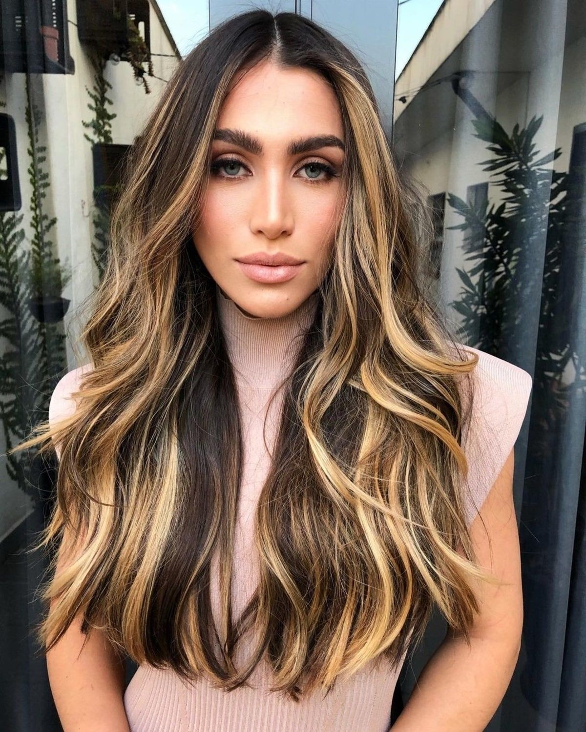 26 Amazing Examples Of Dark Hair With Highlights For Incredible Contrast