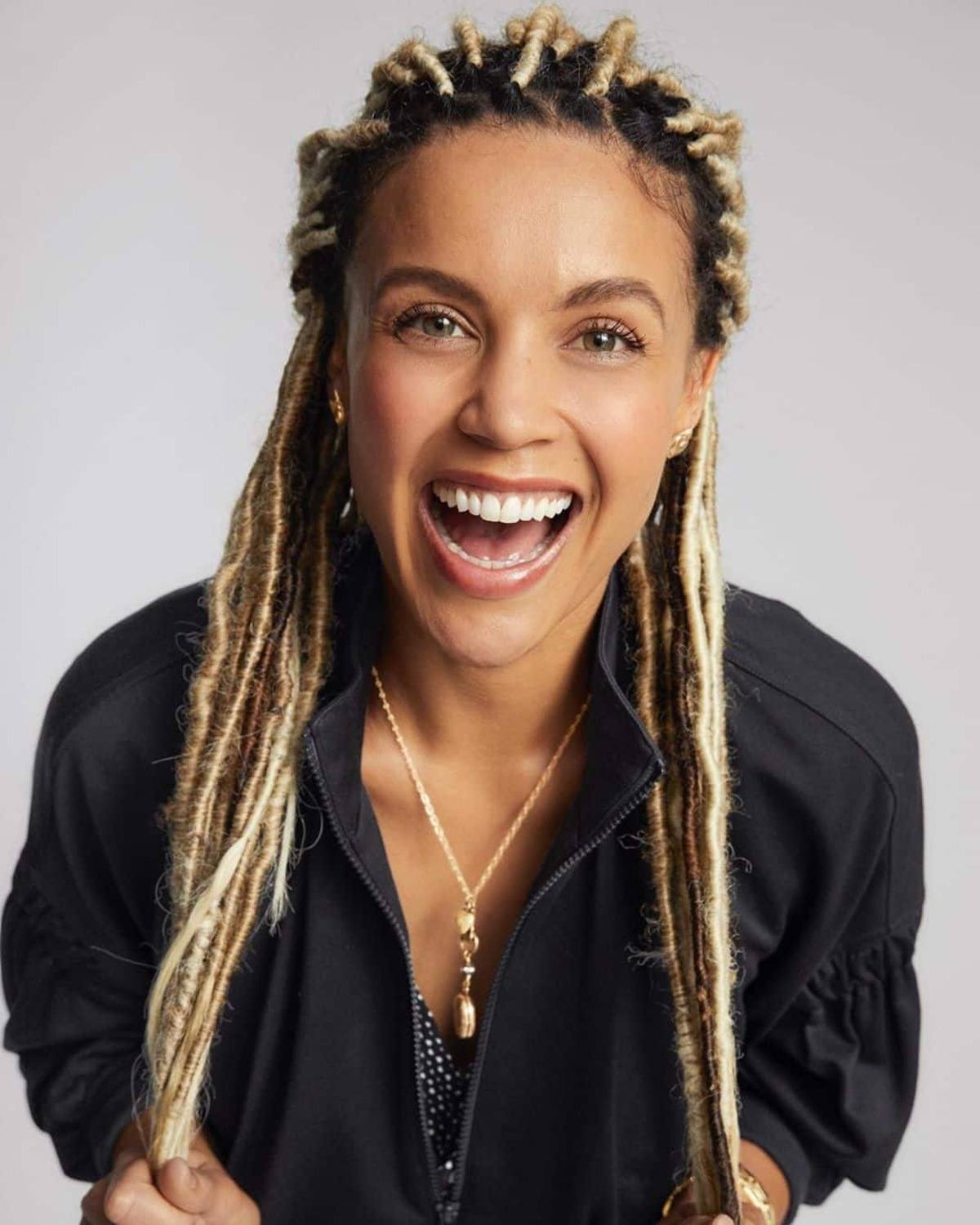 18 Best Ways to Get Light Blonde Highlights Right Now