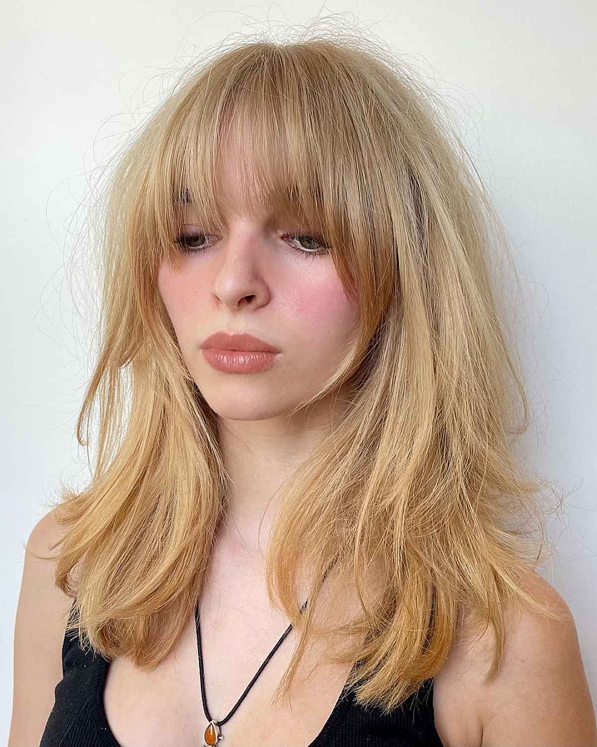 26 Flattering Ways to Wear Bangs for Women with Small Foreheads
