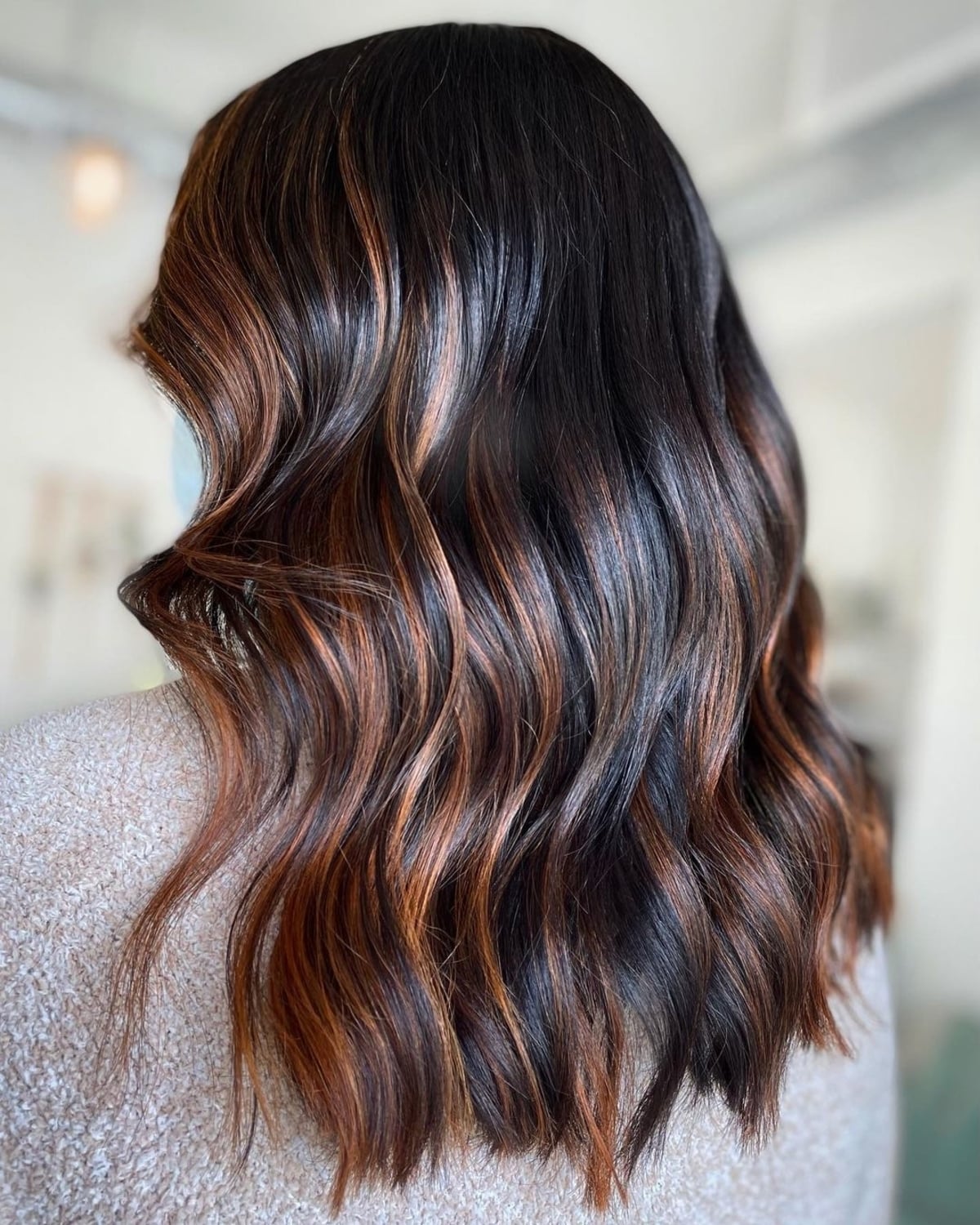 18 Best Black Hair with Red Highlights for Eye-Catching Contrast