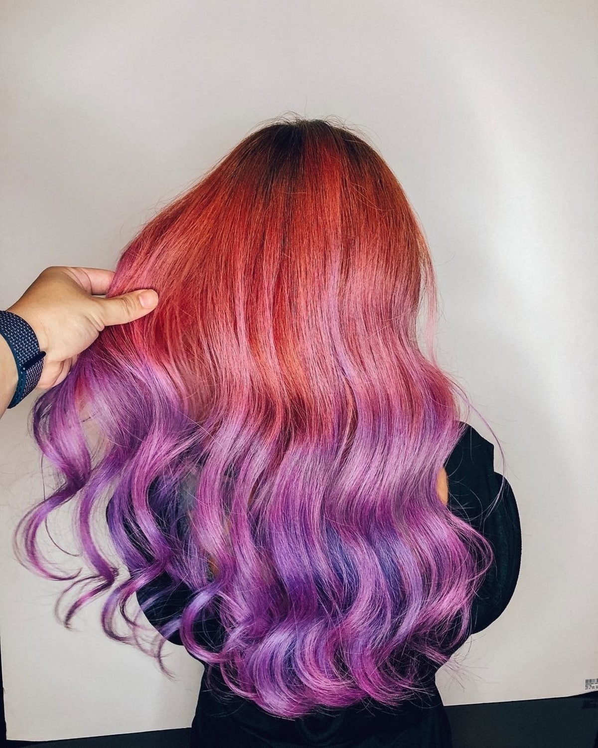 18 Best Black Hair with Red Highlights for Eye-Catching Contrast
