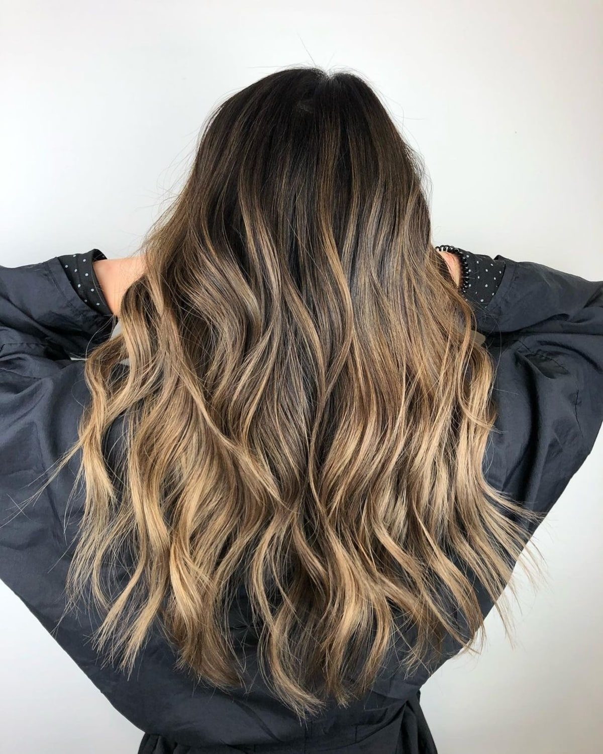 26 Amazing Examples of Dark Hair with Highlights for Incredible Contrast