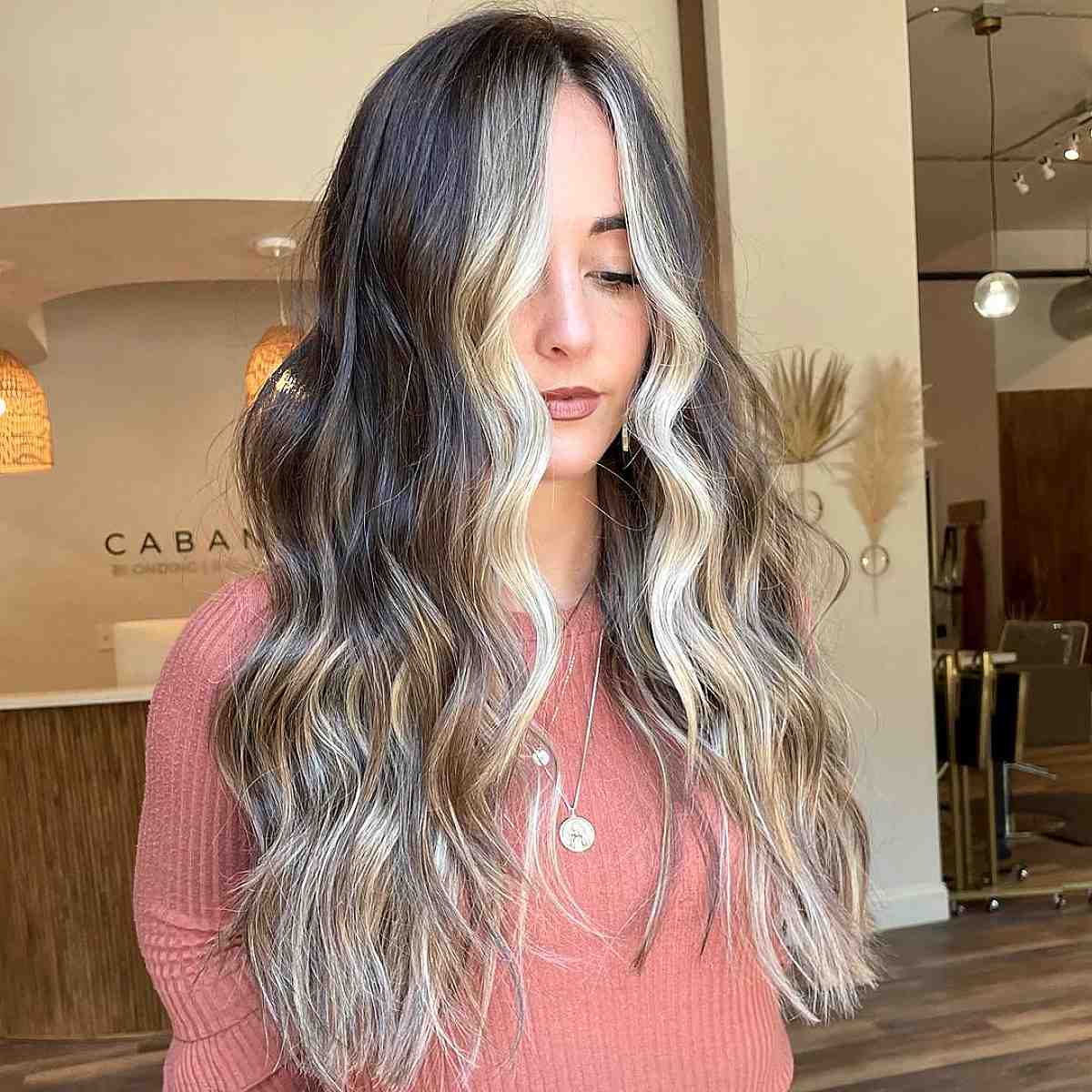 26 Stunning Money Piece Hair Highlights for a Face-Framing Trend