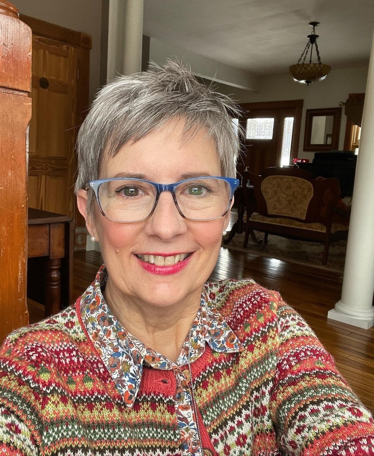 21 Most Flattering Pixie Cuts for Older Ladies with Glasses