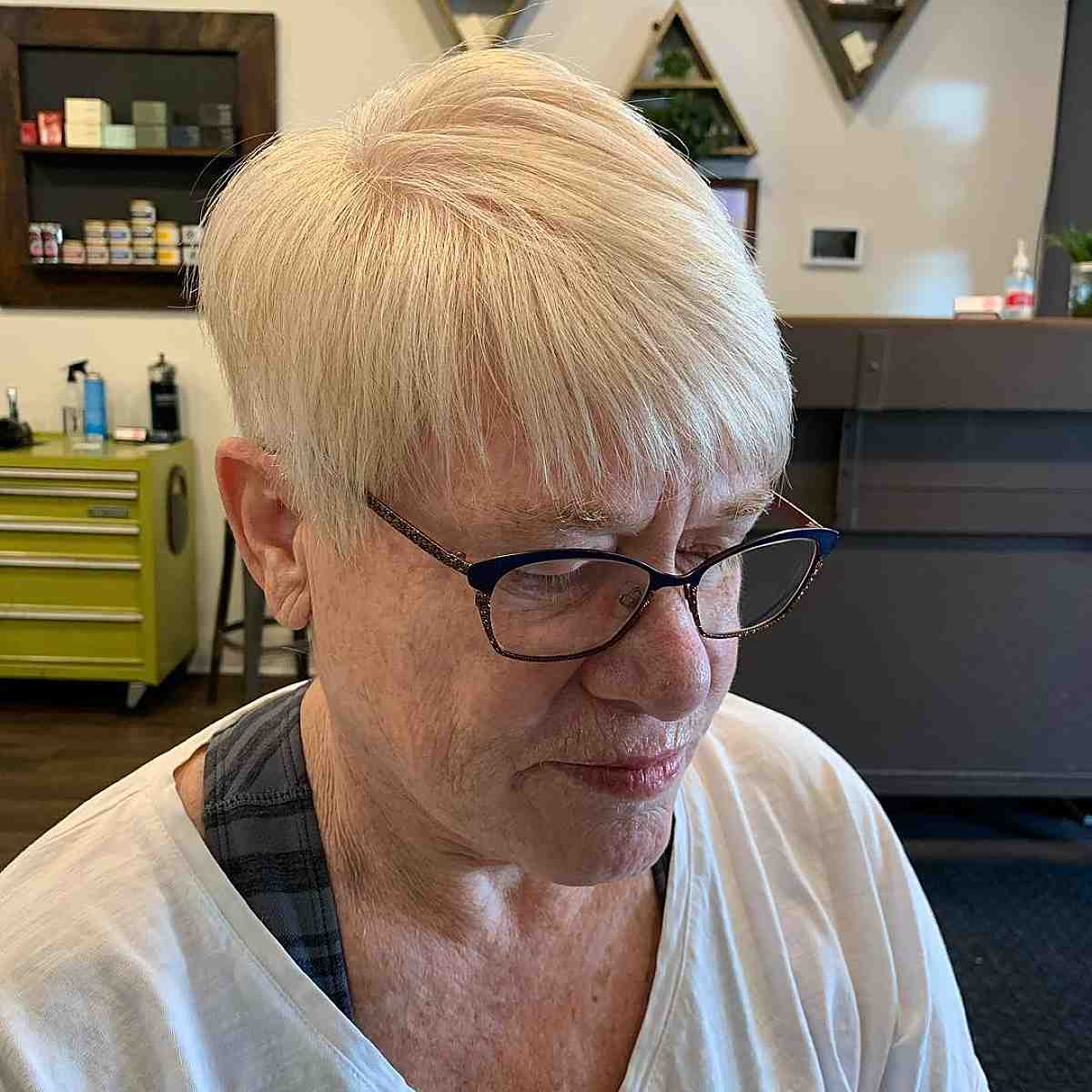 26 Ultra-Flattering Hairstyles for Women Over 70 with Glasses