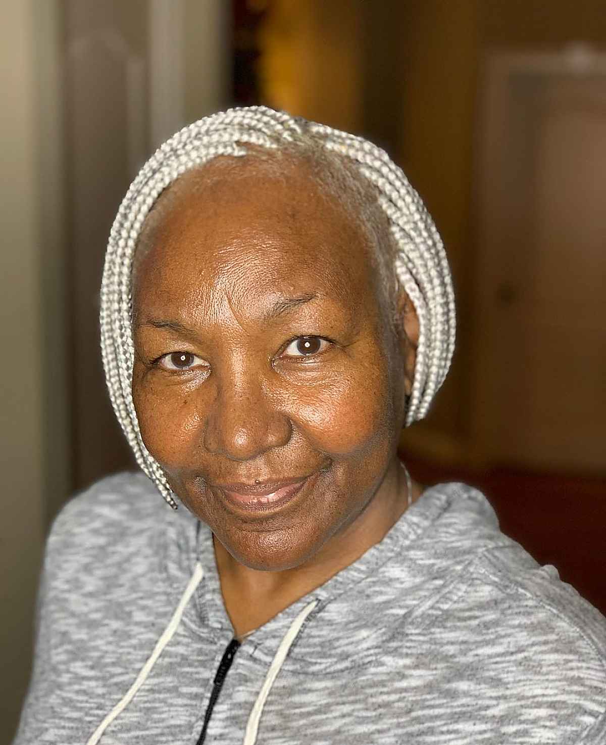 17 Youthful Short Natural Haircuts for Black Women Over 50