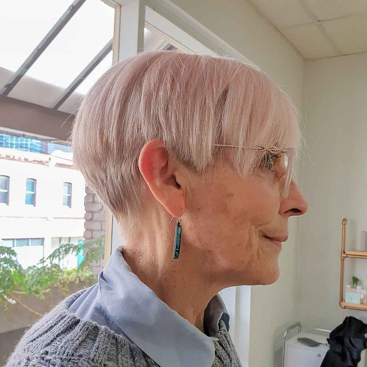 25 Stylish Wedge Haircuts for Women Over 60