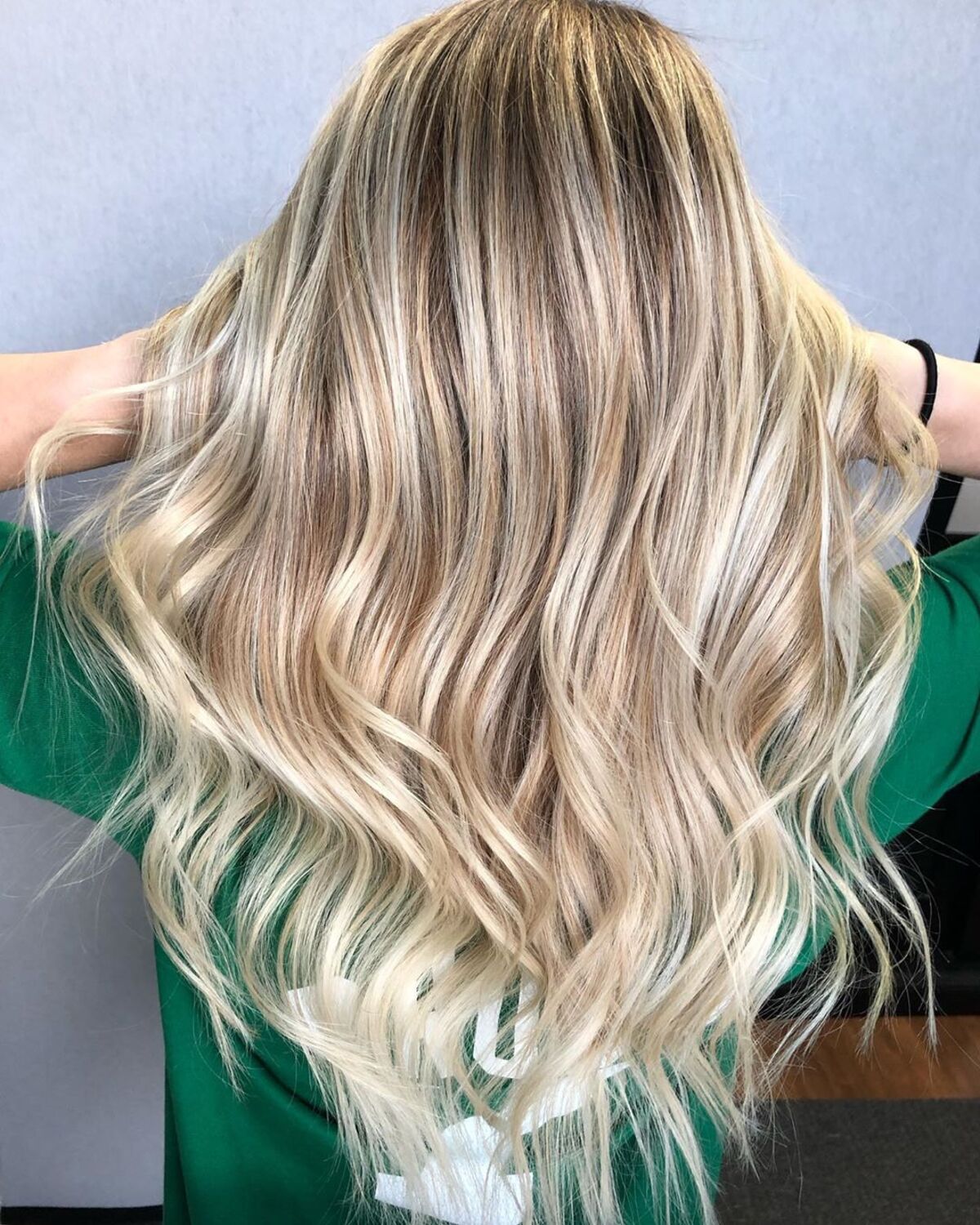 18 Best Ways to Get Light Blonde Highlights Right Now