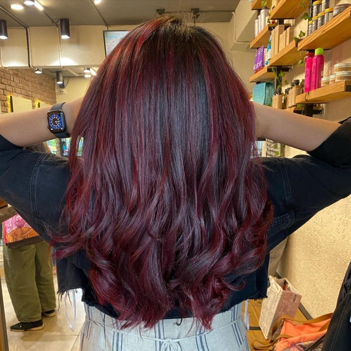 18 Best Black Hair with Red Highlights for Eye-Catching Contrast