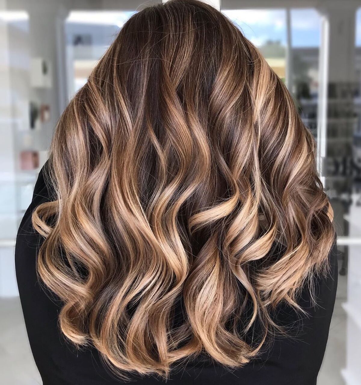 18 Best Ways to Get Light Blonde Highlights Right Now