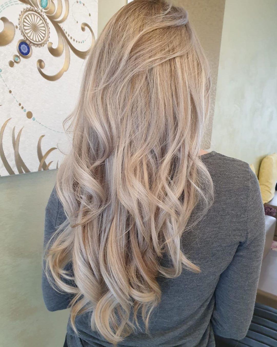 Light Ash Blonde Hair: What It Looks Like + 20 Trendy Examples