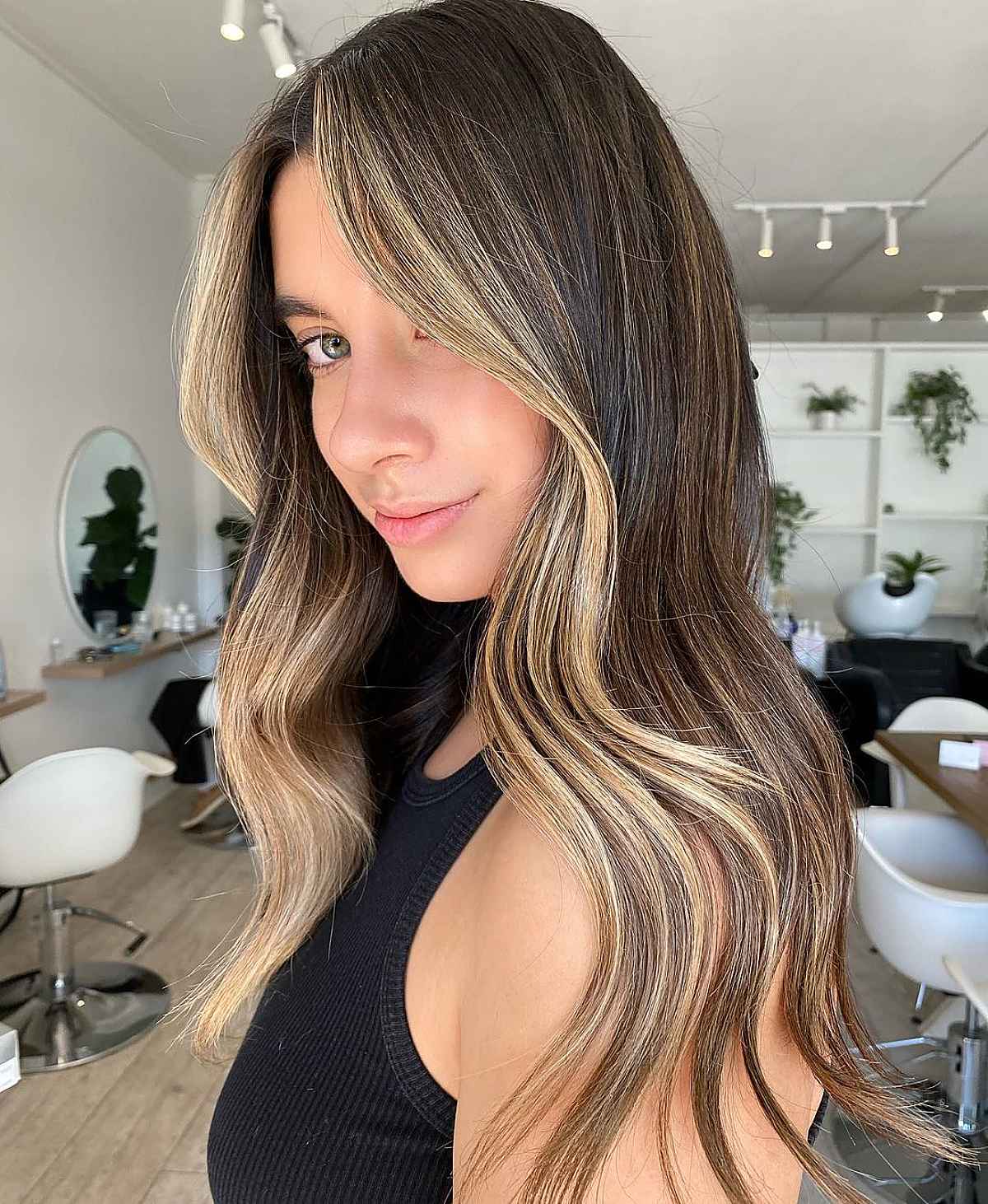 26 Stunning Money Piece Hair Highlights for a Face-Framing Trend