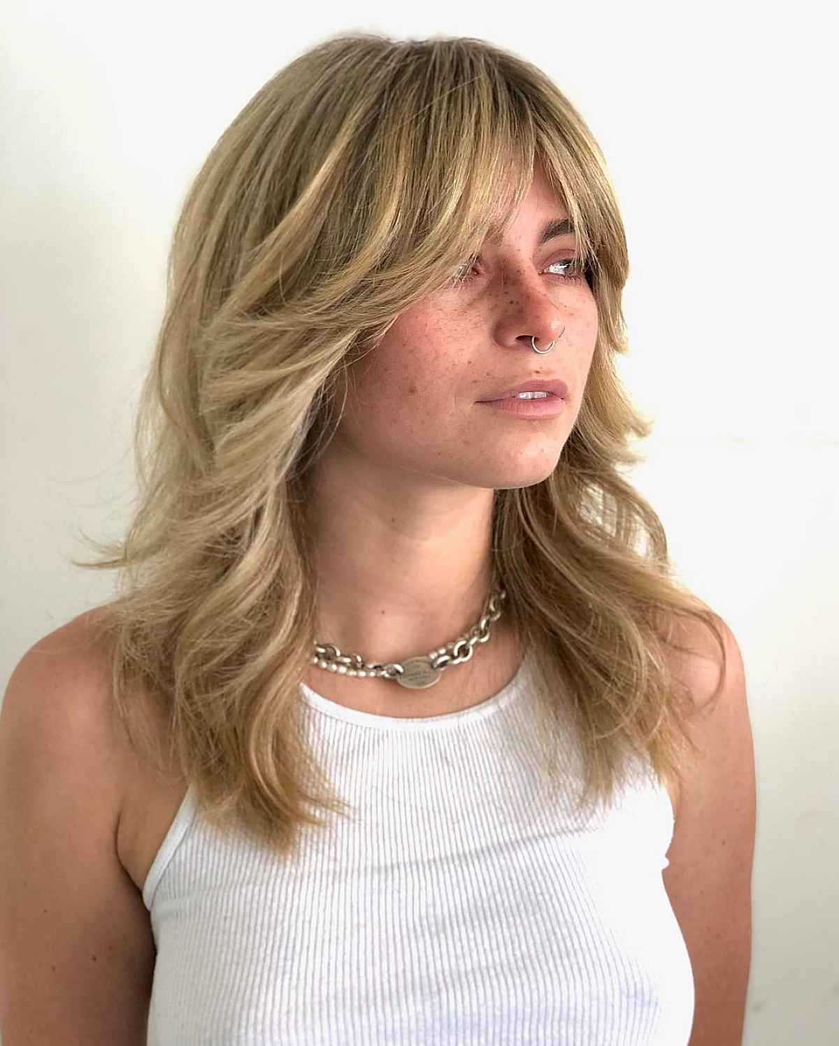 26 Face-Framing Layered Hair with Curtain Bangs Hairstyle Ideas
