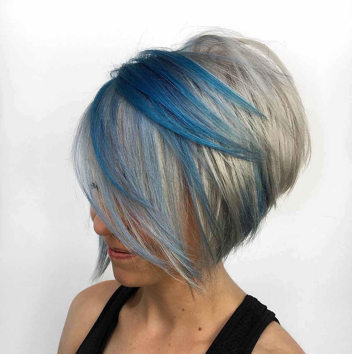 21 Short, Stacked Inverted Bob Haircut Ideas to Spice Up Your Style