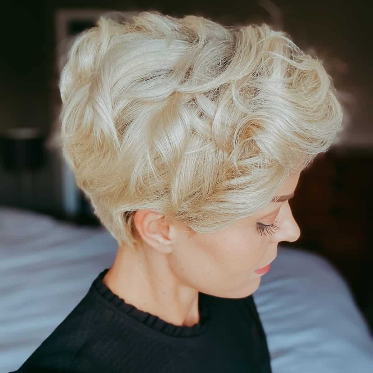 26 Cutest Pixie Cuts for Wavy Hair That Are Trending Right Now
