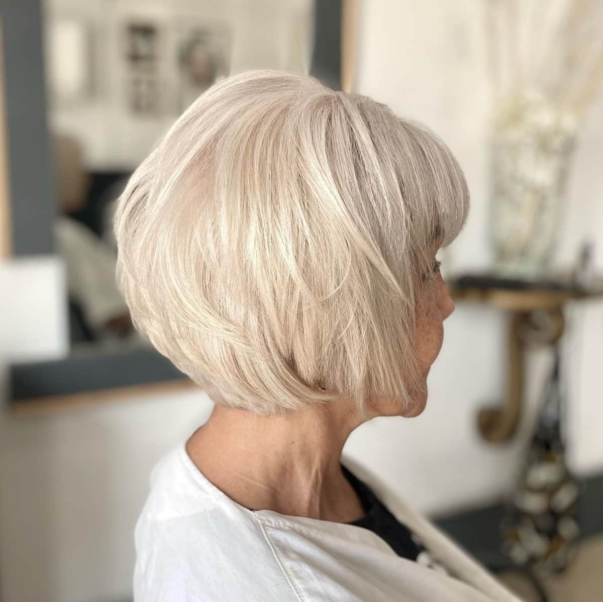 20 Fantastic Short to Medium Layered Haircuts for That In-Between Length