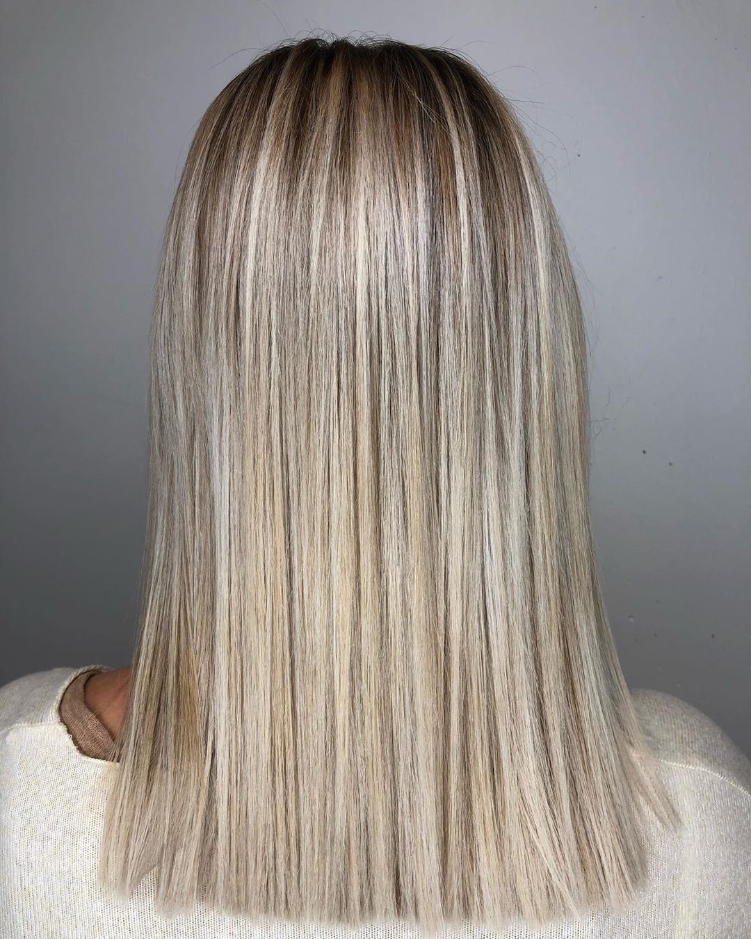 Light Ash Blonde Hair: What It Looks Like + 20 Trendy Examples