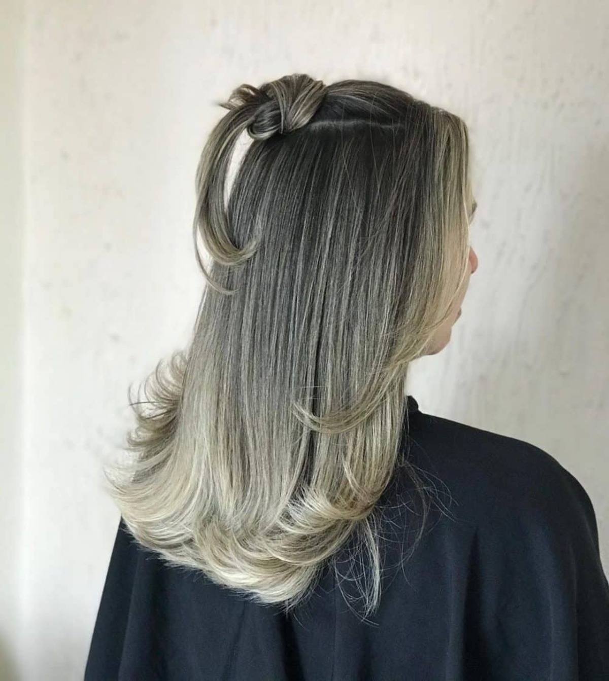 18 Best Ways to Get Light Blonde Highlights Right Now
