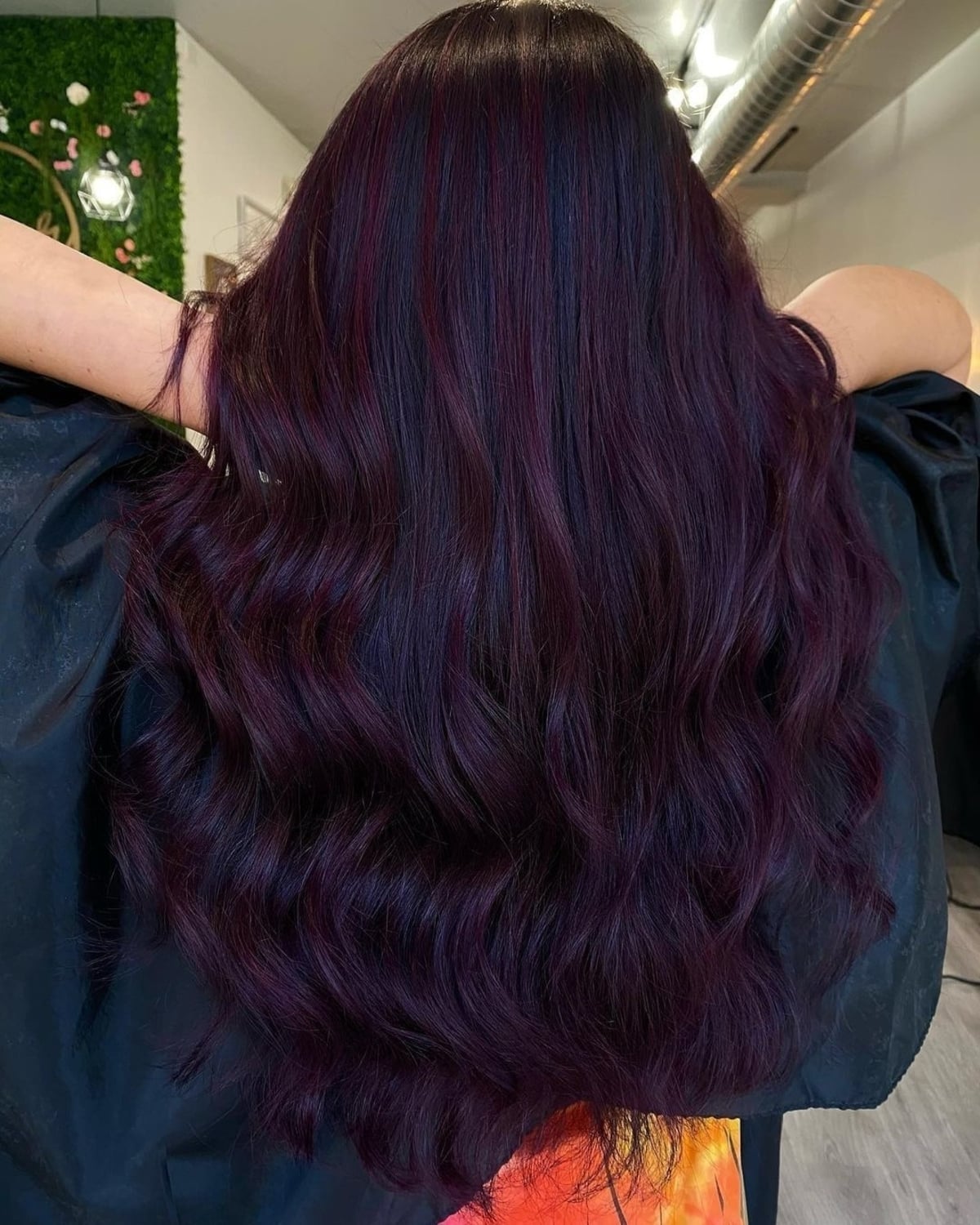 18 Best Black Hair with Red Highlights for Eye-Catching Contrast