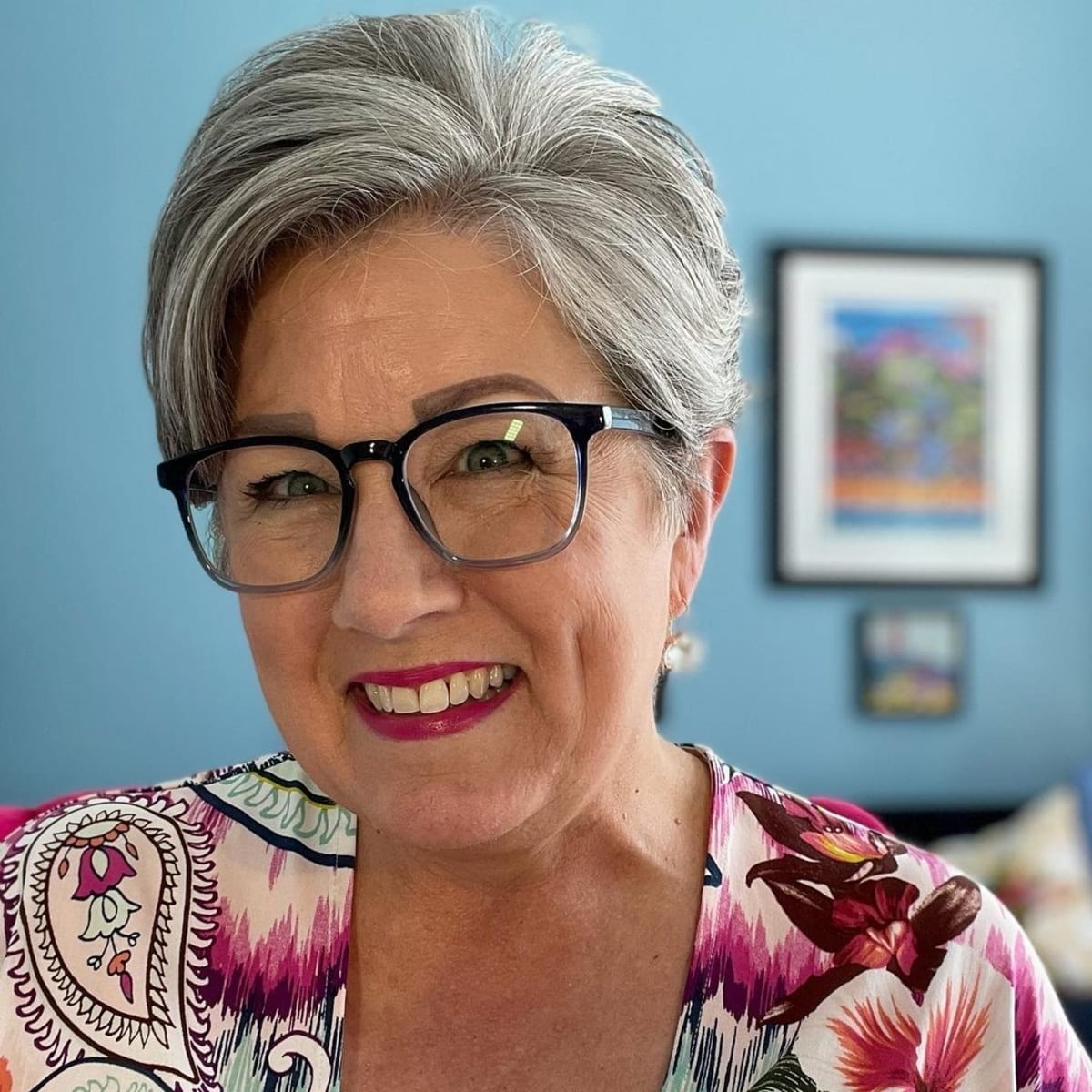 21 Most Flattering Pixie Cuts for Older Ladies with Glasses