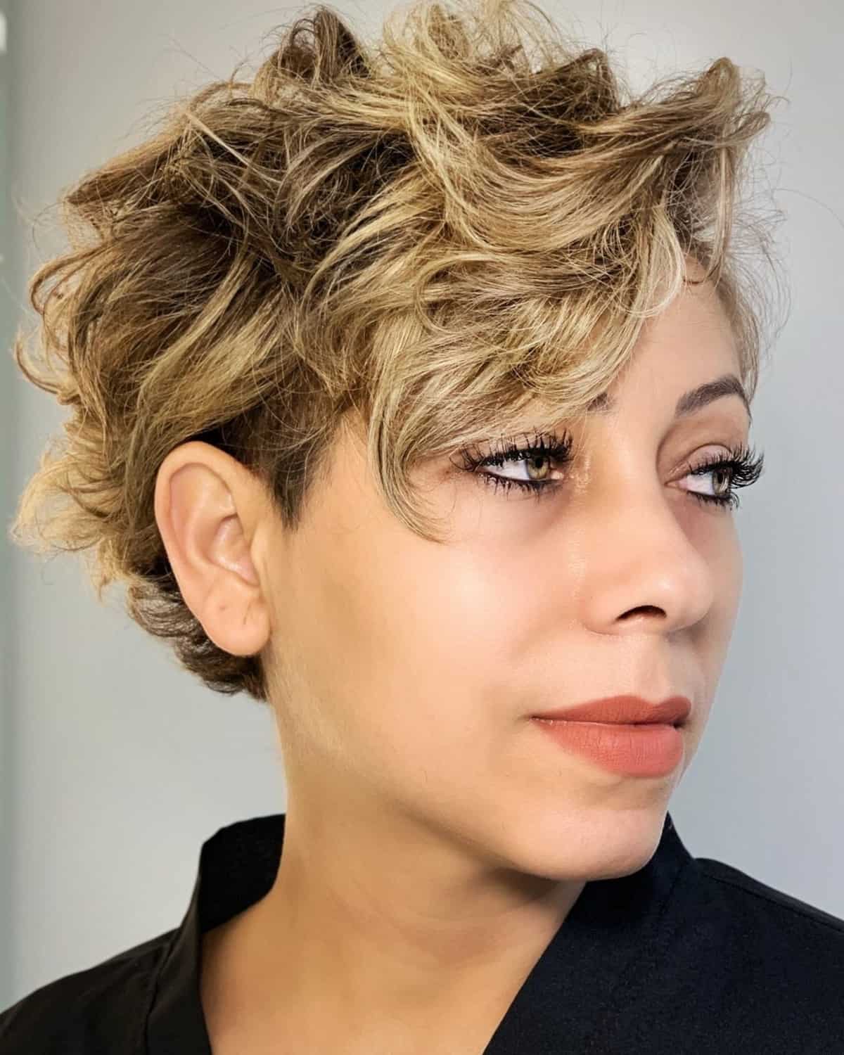 26 Cutest Pixie Cuts for Wavy Hair That Are Trending Right Now