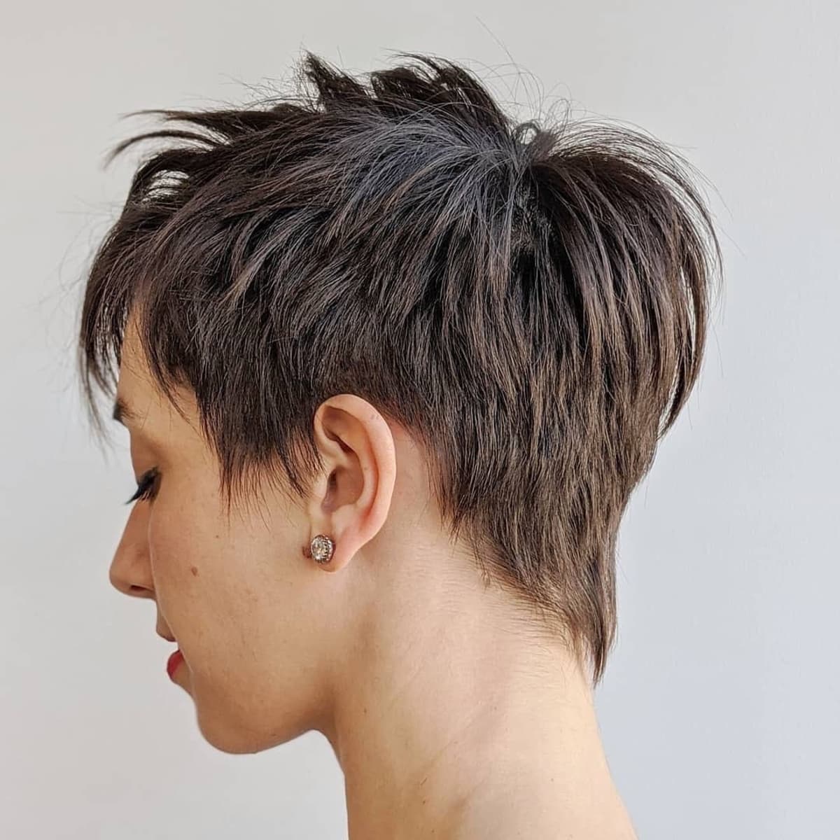 20 Fantastic Short to Medium Layered Haircuts for That In-Between Length