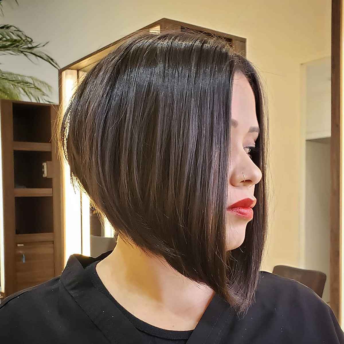 21 Short, Stacked Inverted Bob Haircut Ideas to Spice Up Your Style