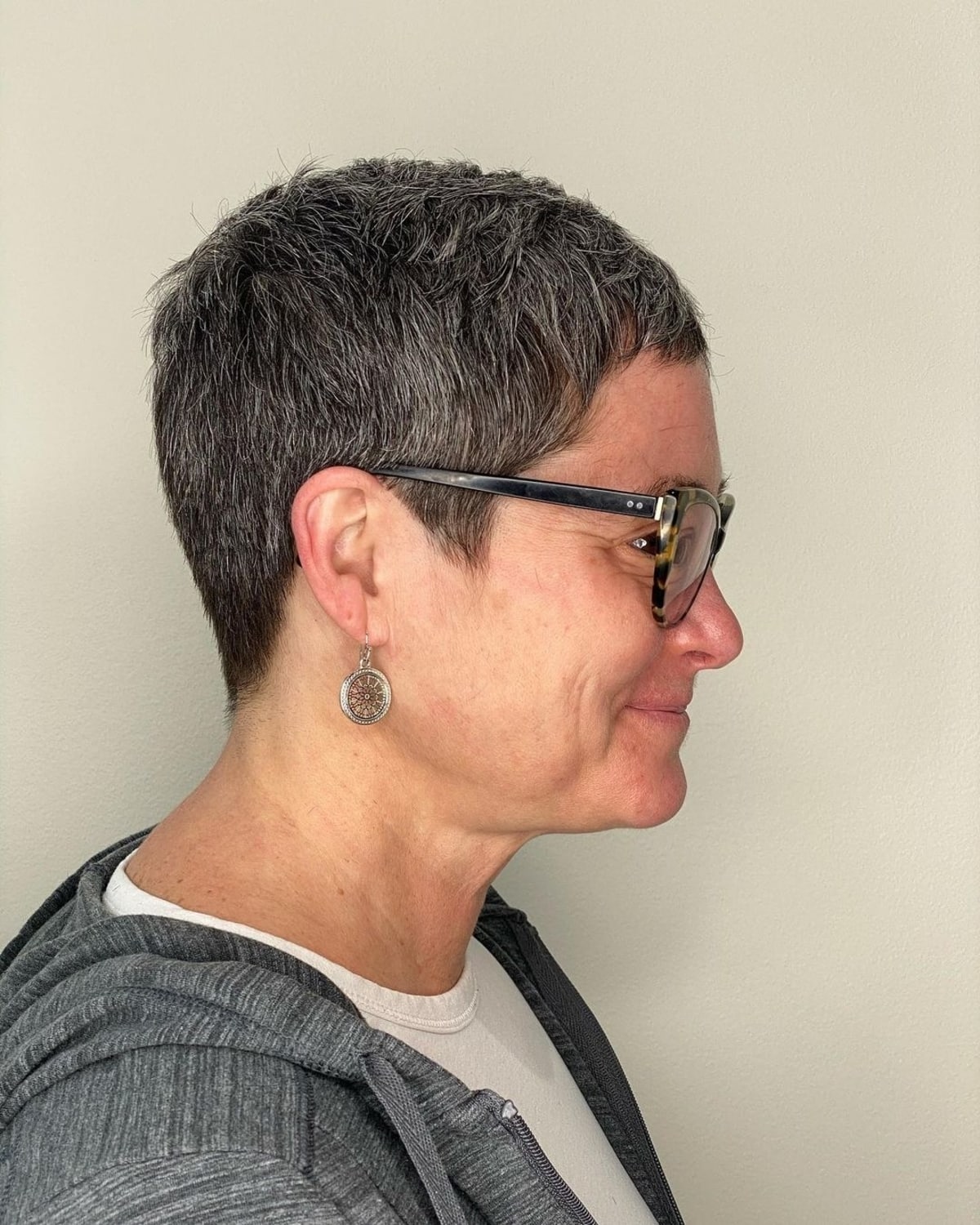 21 Most Flattering Pixie Cuts for Older Ladies with Glasses