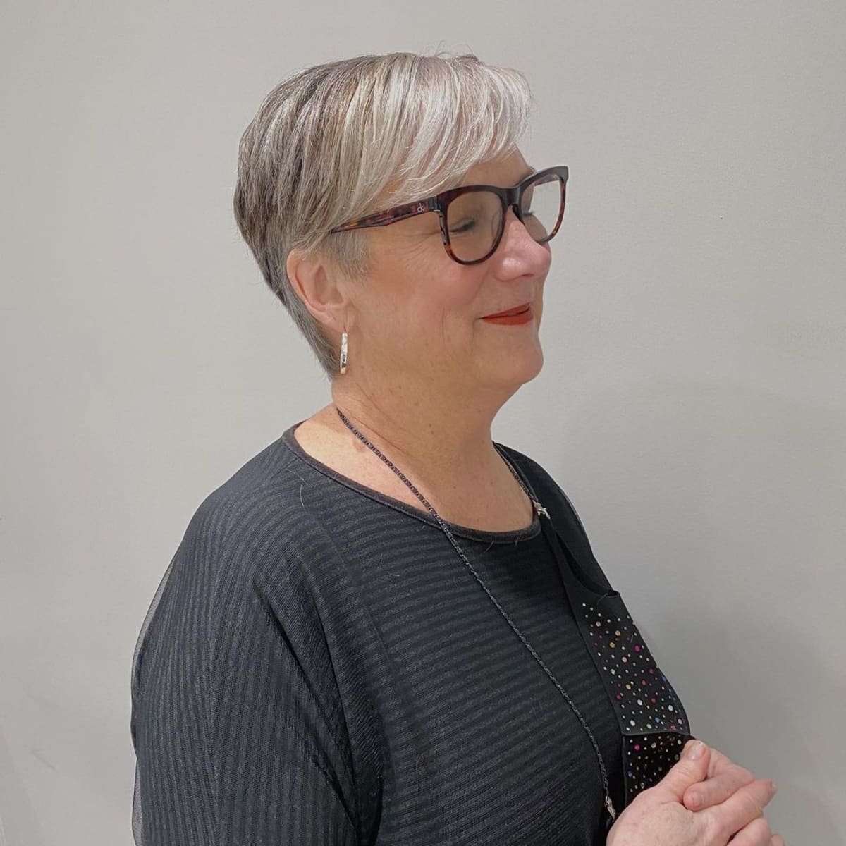 21 Most Flattering Pixie Cuts for Older Ladies with Glasses