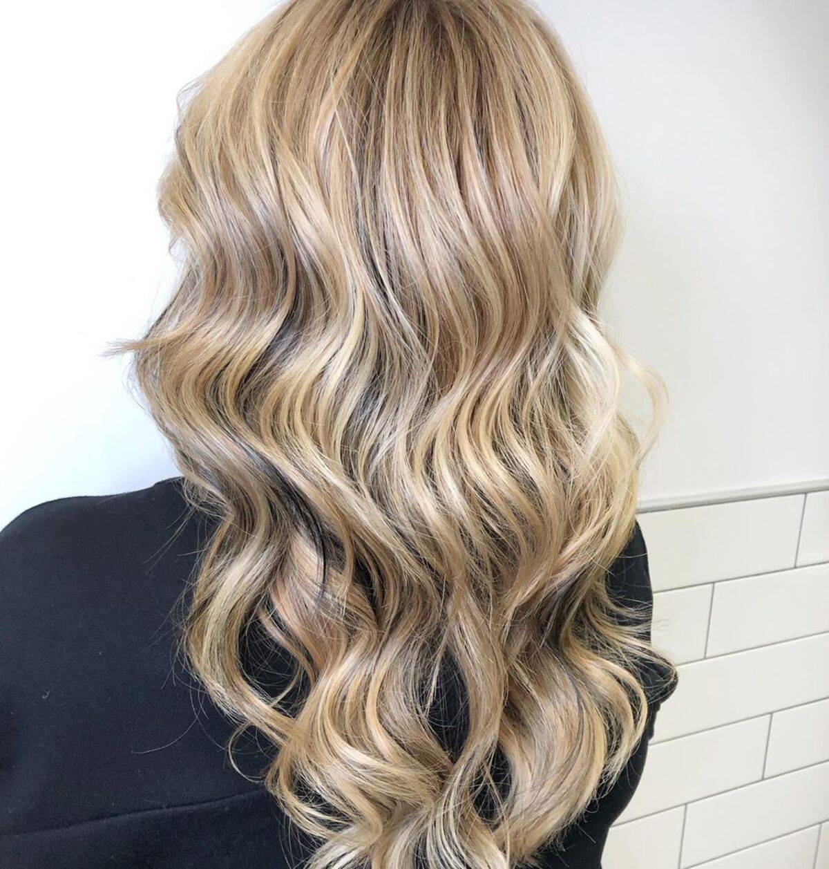 18 Best Ways to Get Light Blonde Highlights Right Now