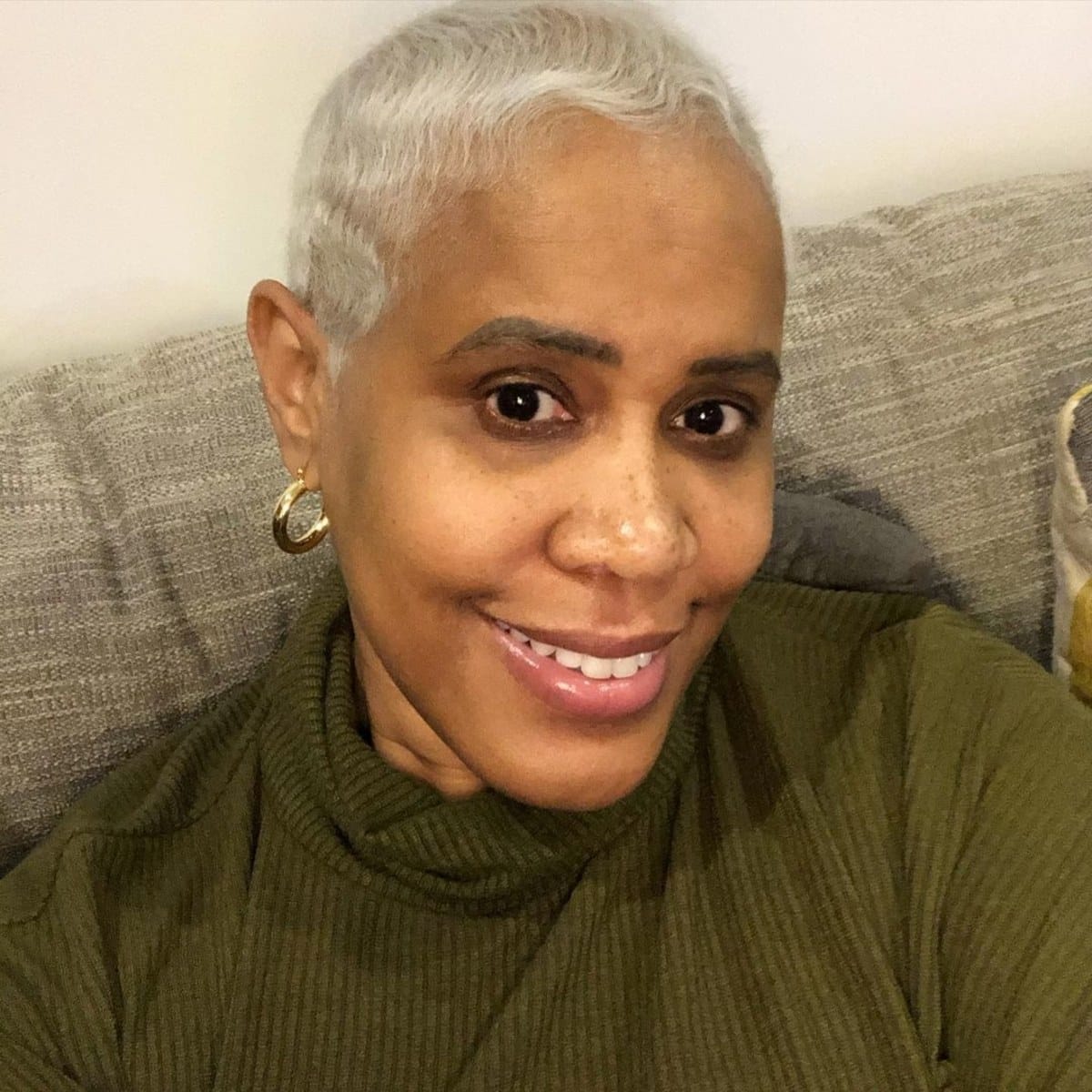 17 Youthful Short Natural Haircuts for Black Women Over 50