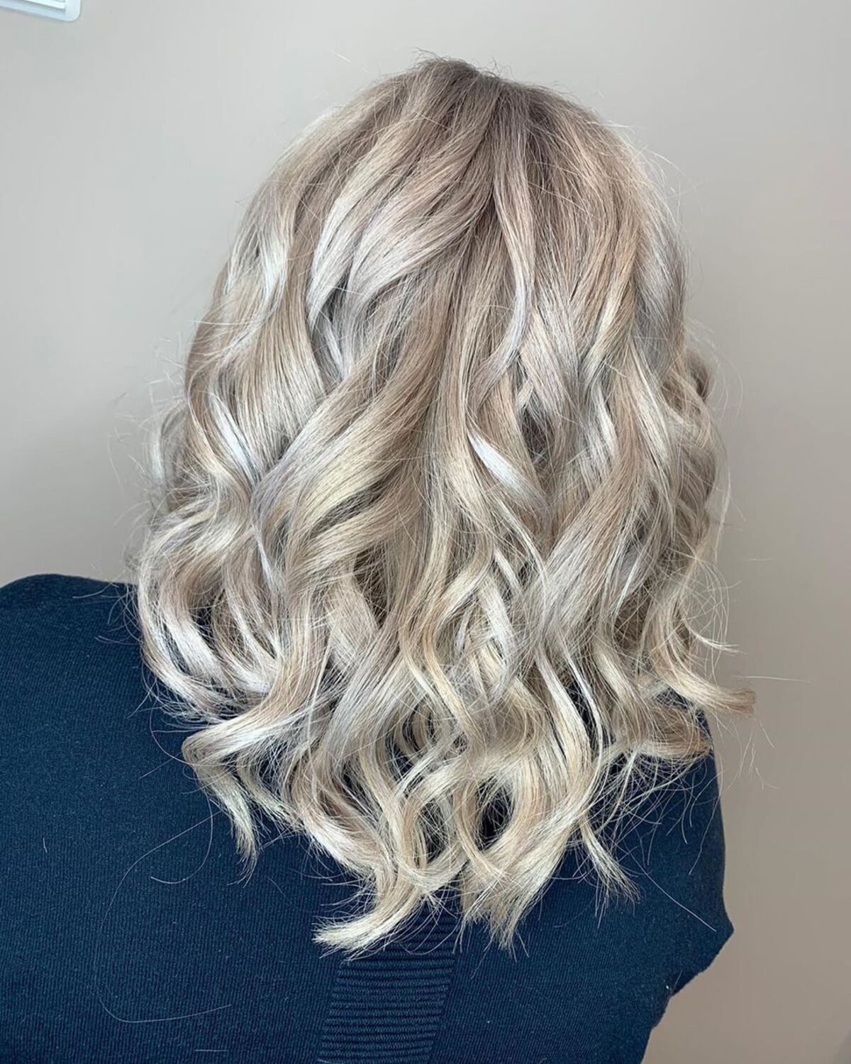 18 Best Ways to Get Light Blonde Highlights Right Now