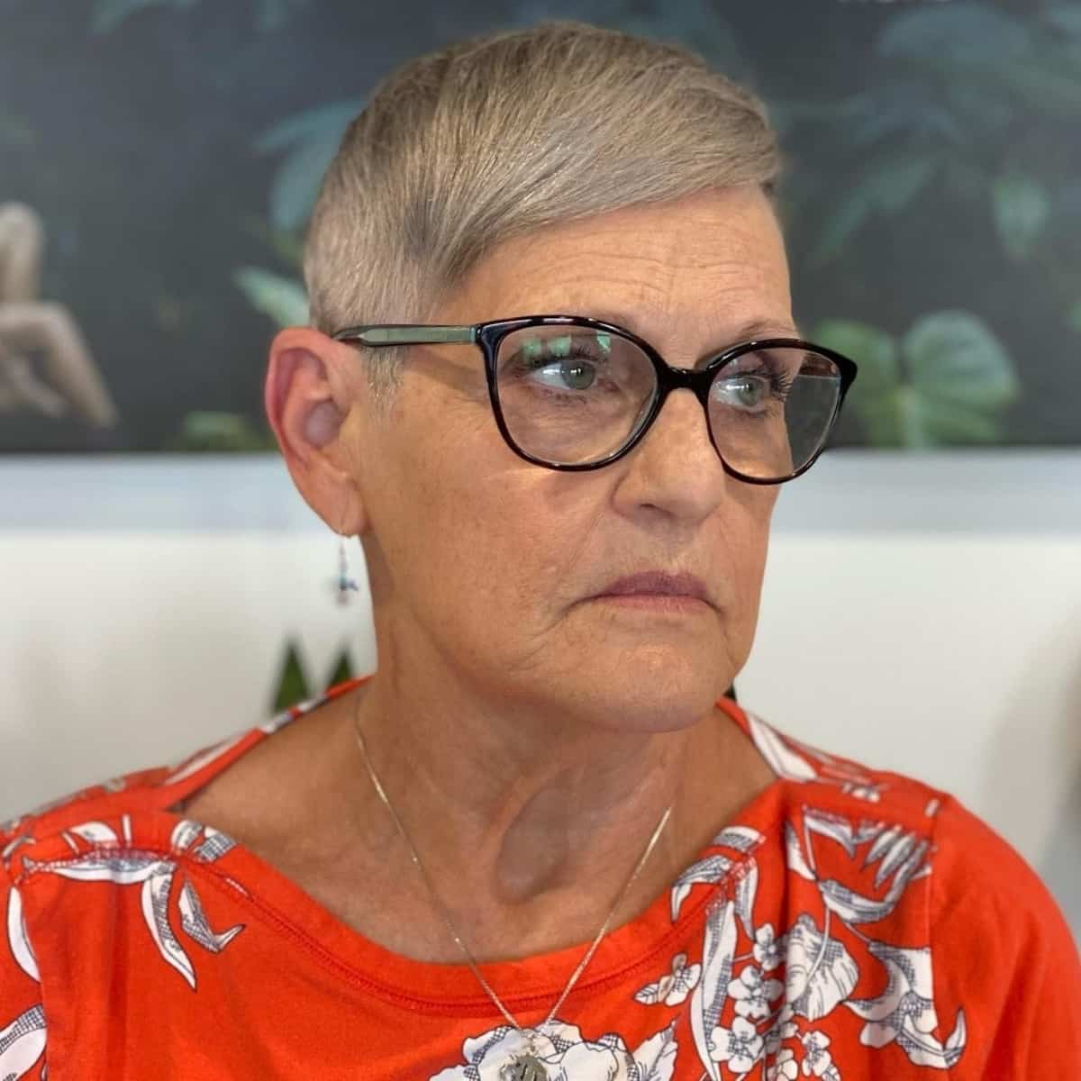 21 Most Flattering Pixie Cuts for Older Ladies with Glasses