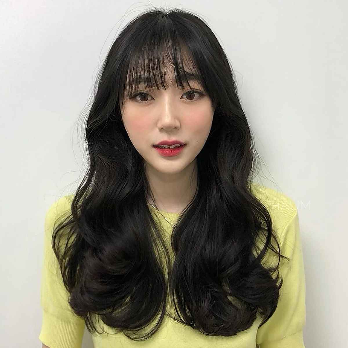 26 Flattering Ways to Wear Bangs for Women with Small Foreheads