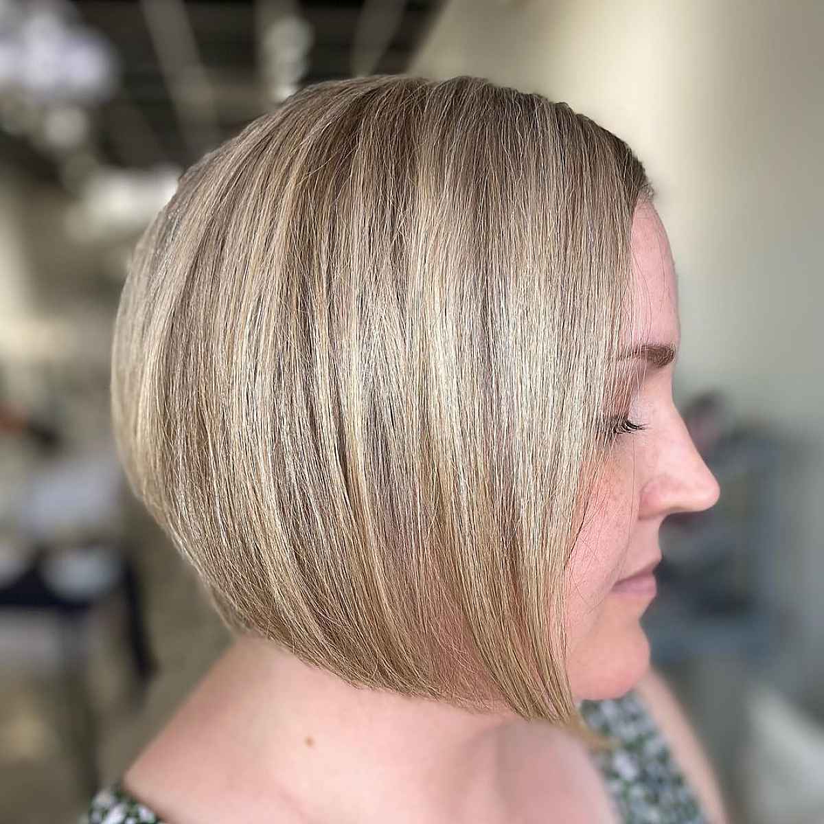 21 Short, Stacked Inverted Bob Haircut Ideas to Spice Up Your Style
