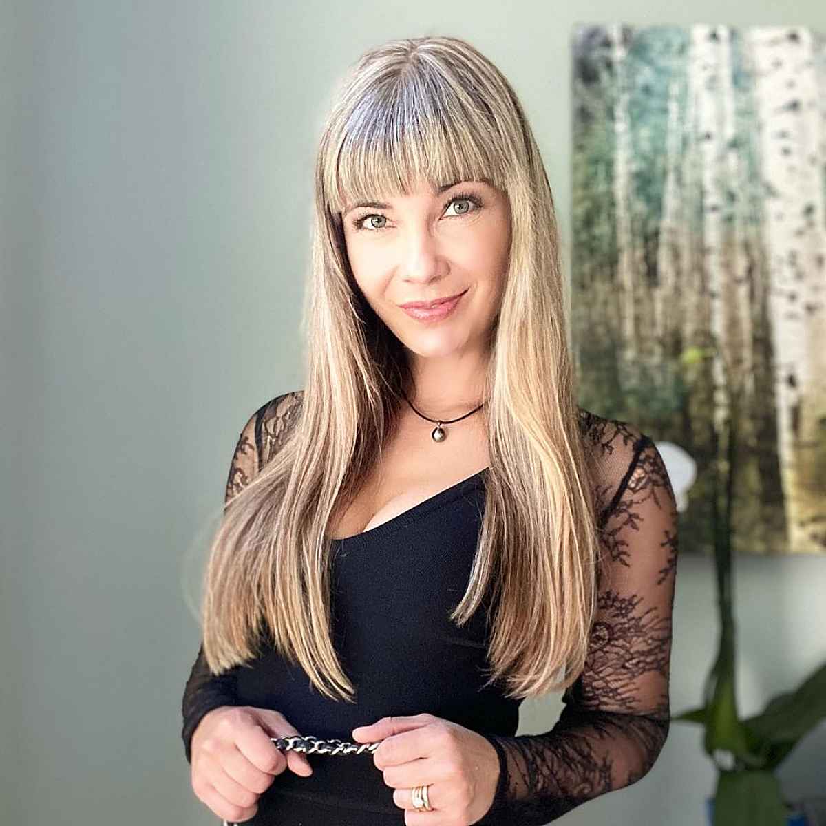 26 Flattering Ways to Wear Bangs for Women with Small Foreheads