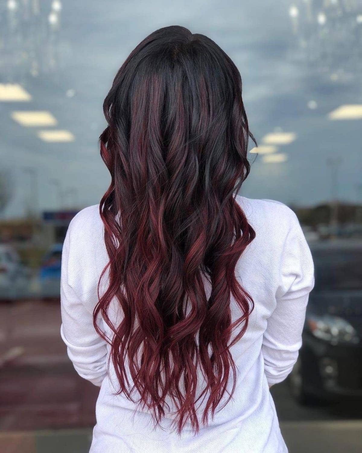 18 Best Black Hair with Red Highlights for Eye-Catching Contrast