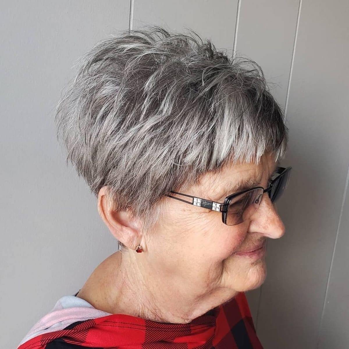 21 Most Flattering Pixie Cuts for Older Ladies with Glasses