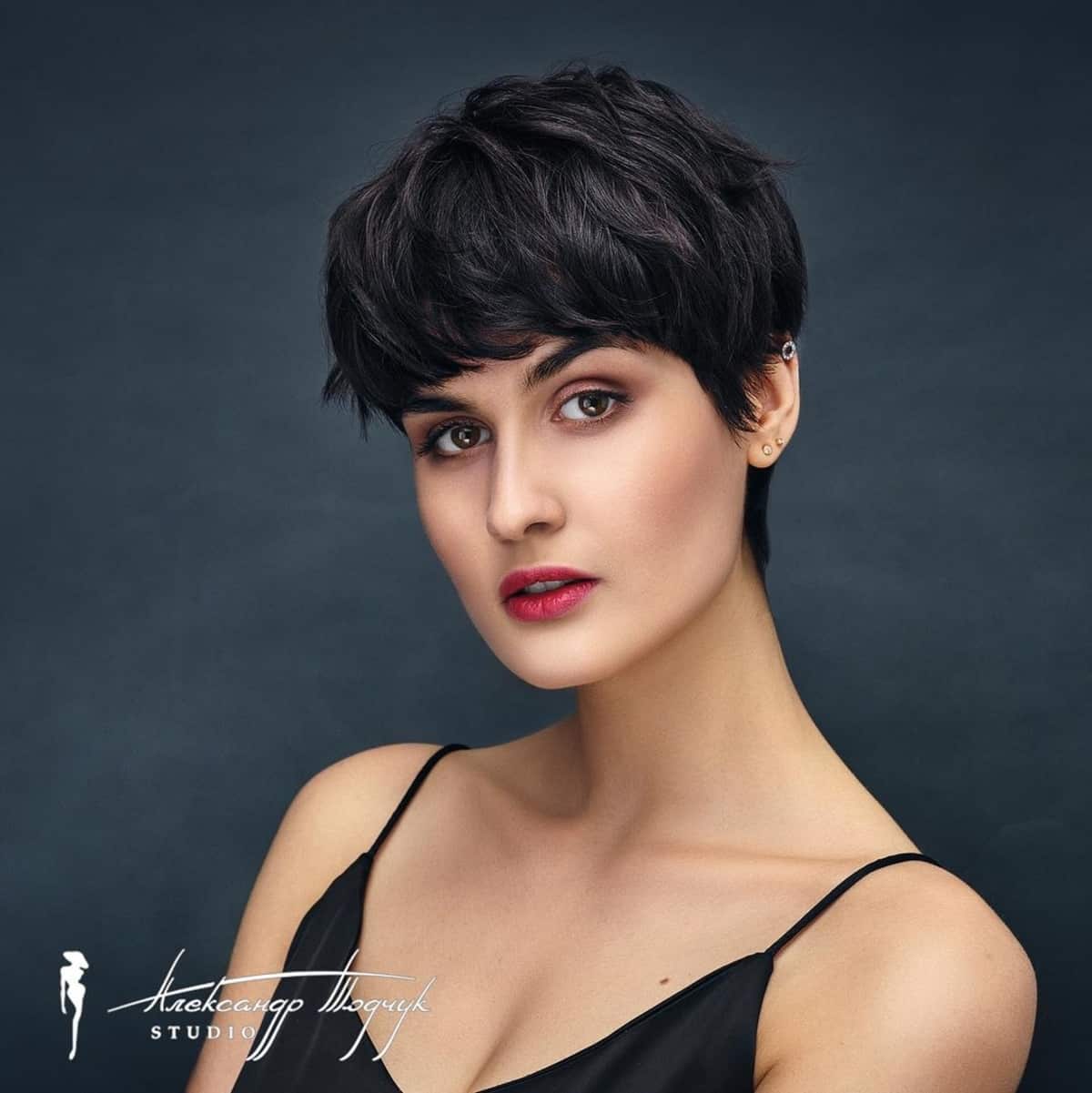 16 Modern Bowl Cut Haircut Ideas for Women