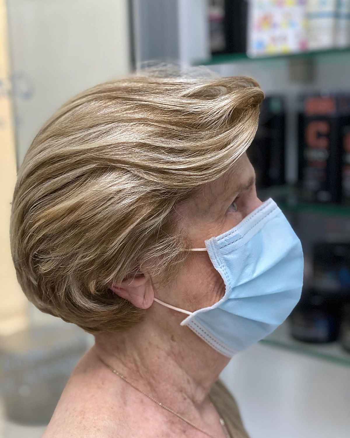 25 Stylish Wedge Haircuts for Women Over 60
