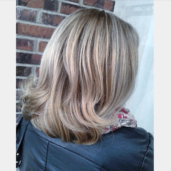 28 Blonde Hair With Lowlights You Have to See in 2021