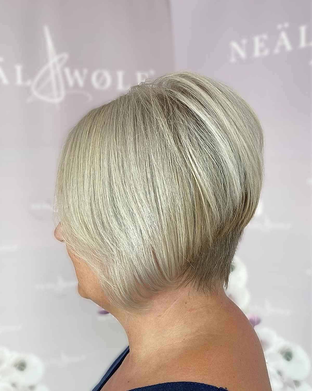 25 Stylish Wedge Haircuts for Women Over 60